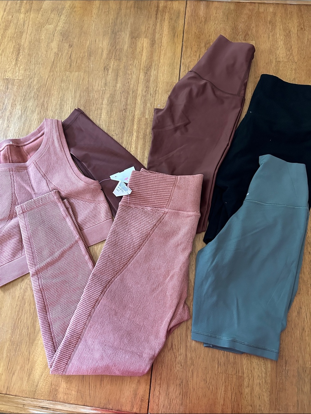 Aerie women’s Ribbed Active Leggings with top in Dusty Pink 2 biker shorts 1